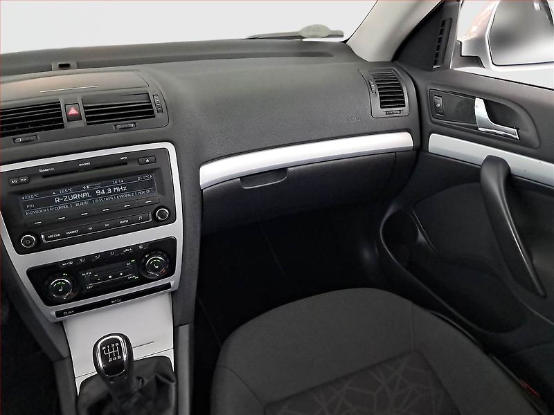 Škoda Octavia (2011) 1.4 TSI, Tempomat - fotka 8 z 15