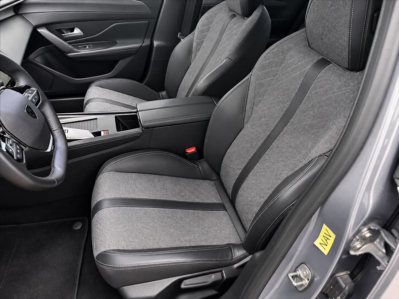 Peugeot 408 1,2 Puretech 130 - ALLURE - fotka 10 z 14