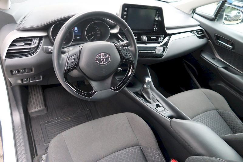 Toyota C-HR (2023) Comfort Business 1,8  Hybrid e - fotka 8 z 31