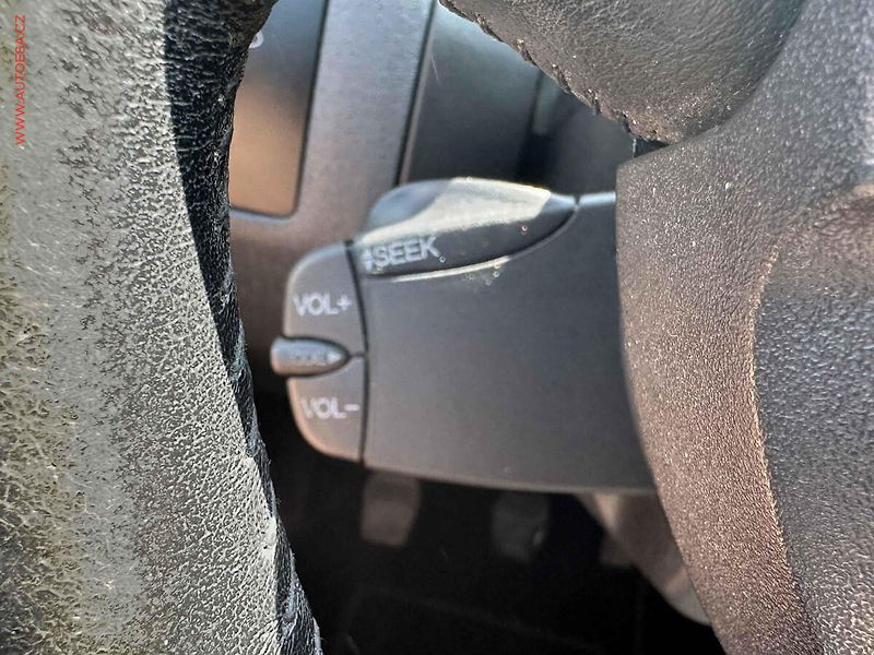 Ford Fusion (2006) 1.4i, Klima - fotka 12 z 17