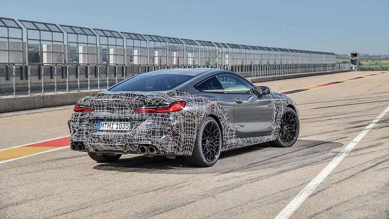 Nové BMW M8 dostalo tlačítko M Mode a zcela nový brzdový systém