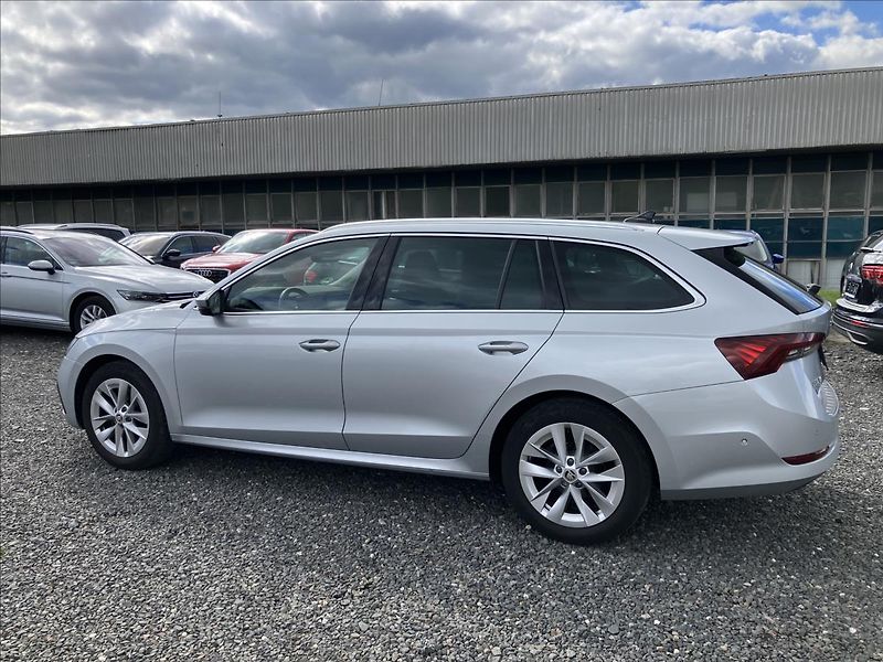 Škoda Octavia 2,0 TAŽNÉ,KŮŽE,MATRIX-BEAM - fotka 3 z 36
