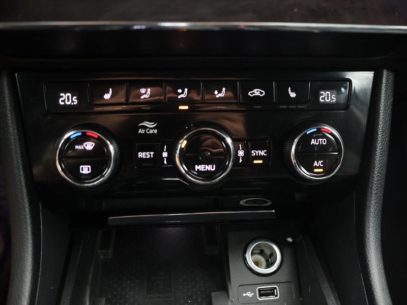 Škoda Superb 2,0 TDI DSG Style+  Navi ACC - fotka 26 z 36