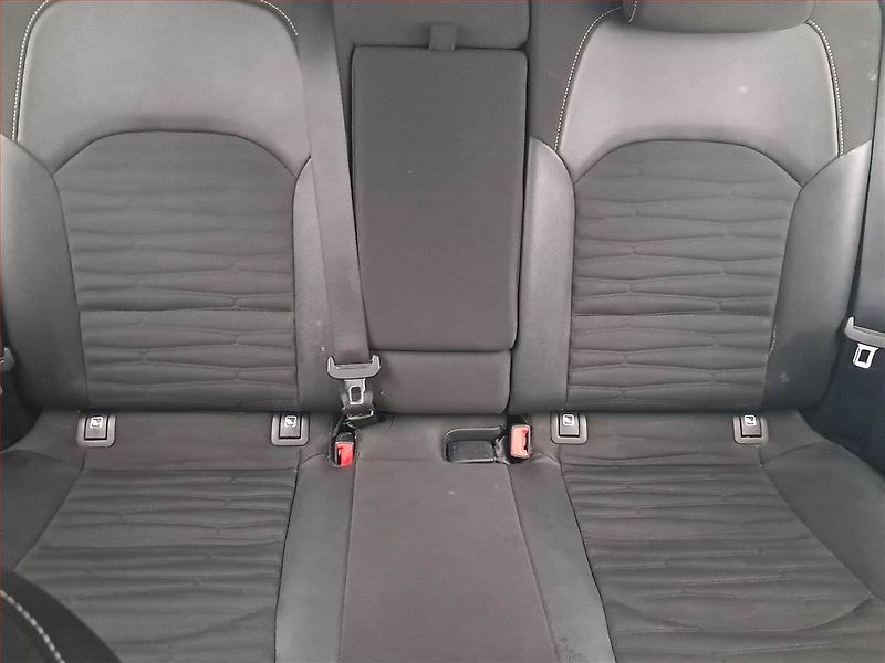 Kia Ceed (2023) GT Line 1.5 T-GDI - fotka 10 z 21