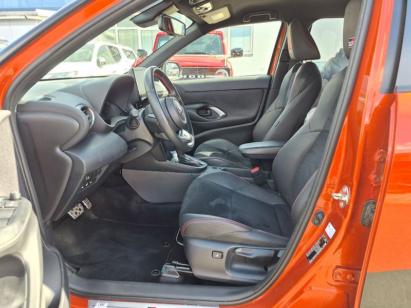 Toyota Yaris Cross GR SPORT 1,5 Hybrid 85KW - fotka 5 z 19