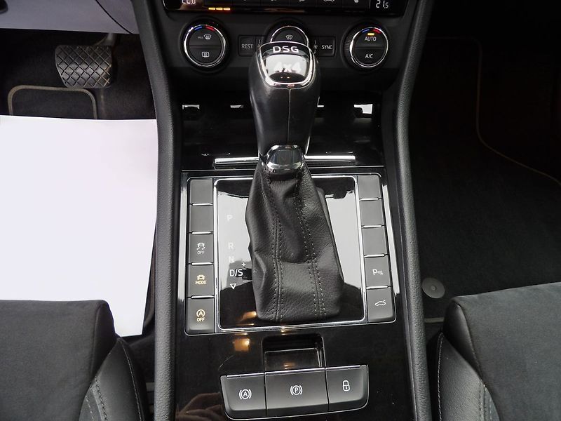 Škoda Superb 2.0TDI DSG 4x4 Style ČR DPH - fotka 14 z 32