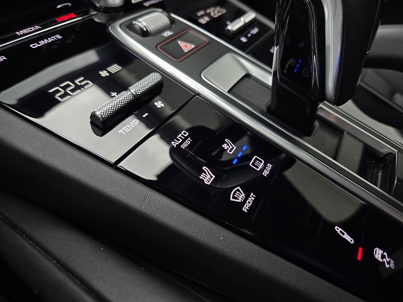 Porsche Cayenne TURBO 1maj ZÁRUKA 11/27 - fotka 39 z 49