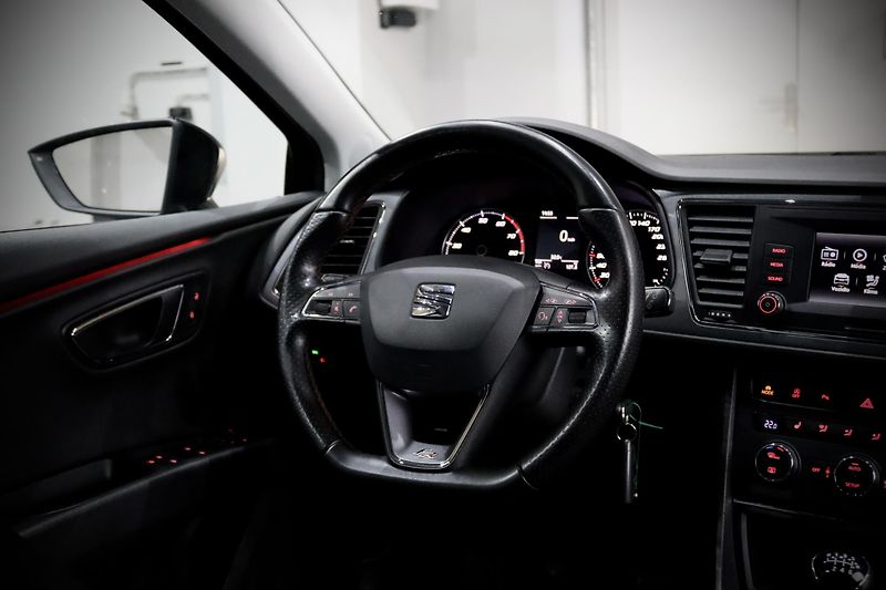 Seat Leon ST 1.4 TSI 92 kW FR - fotka 17 z 35