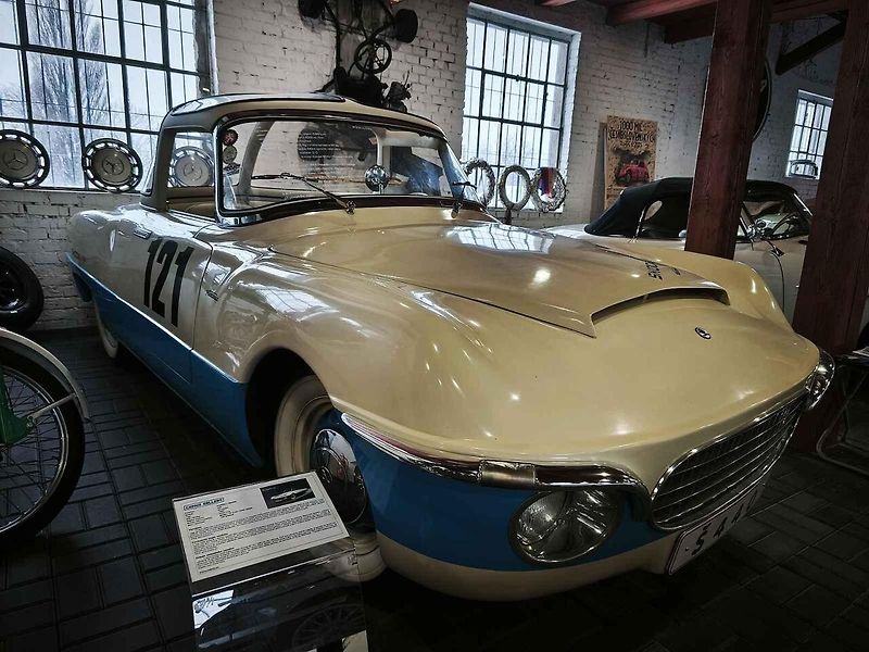 Na světě je jen jediný kus. A teď je Škoda 440 Karosa k mání.