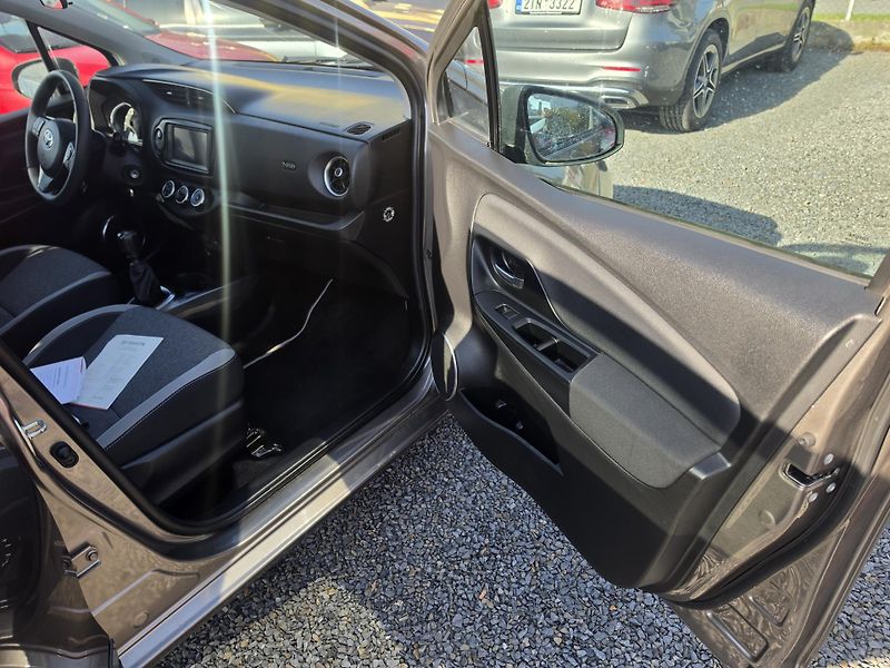 Toyota Yaris 1.5 VVti Y20 Kamera  - fotka 16 z 21