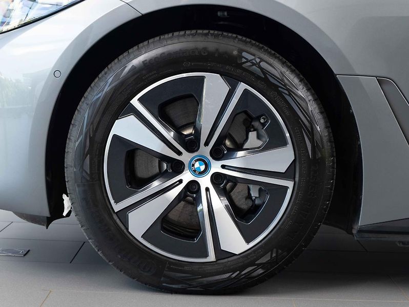 BMW i4 eDrive40 Gran Coupé - fotka 6 z 21