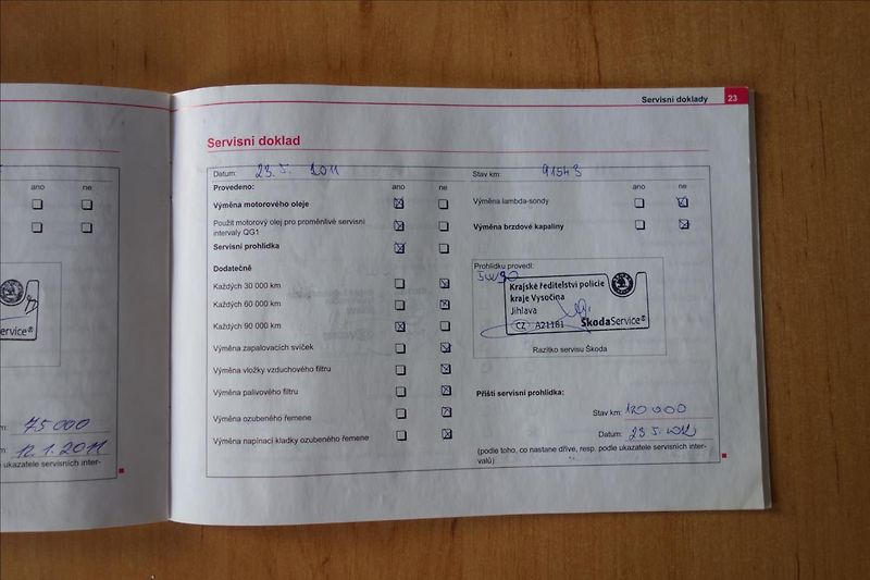 Škoda Octavia 1,6 i 75KW, ČR, SERVIS. KN. - fotka 31 z 35