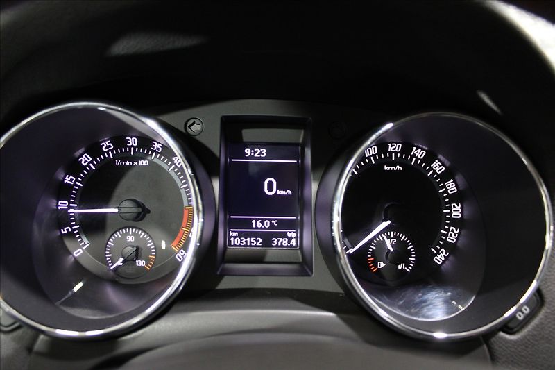 Škoda Yeti 2,0 TDI Monte Carlo rezervován - fotka 22 z 31