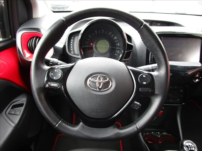 Toyota Aygo 1.0VVT-i, aut. KLIMA - fotka 8 z 37