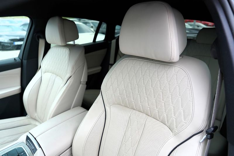 BMW X6 M50i xDrive Lasery, ČR, 530PS - fotka 26 z 48