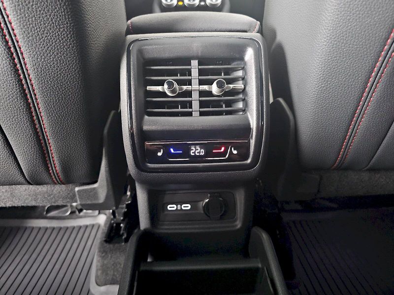 Škoda Kodiaq (2025) RS 2.0TSi 195kW  WEBASTO TAŽNÉ - fotka 21 z 29