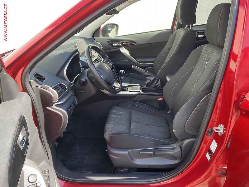 Mitsubishi Eclipse Cross (2019) 1.5 T-MIVEC, LED, TZ, +ALU - fotka 9 z 19