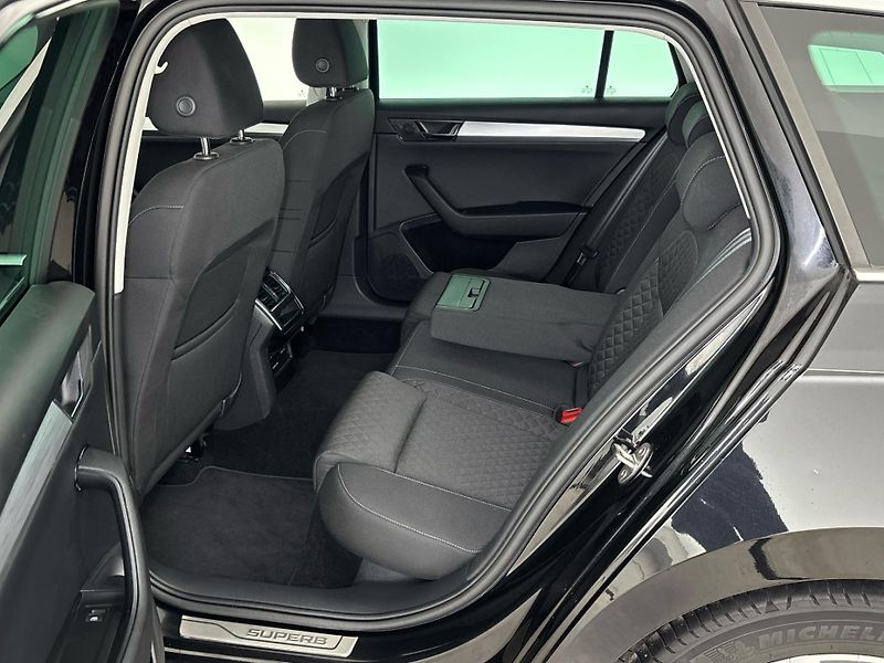 Škoda Superb Ambition DSG - fotka 8 z 28