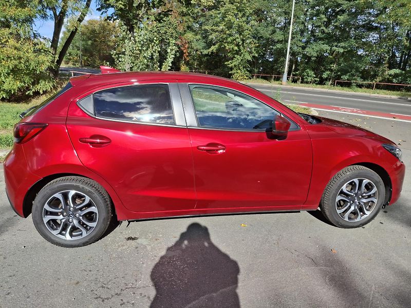 Mazda 2 1.5 benzin 66 kw - fotka 3 z 31