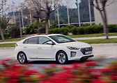 Hyundai Ioniq PHEV. Výbava Ultimate (-220 000 Kč) na 799 990 Kč