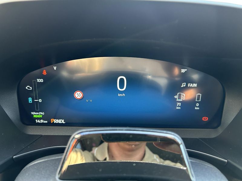 Ford Kuga Top Edition 2.5 PHEV 178kW - fotka 23 z 38