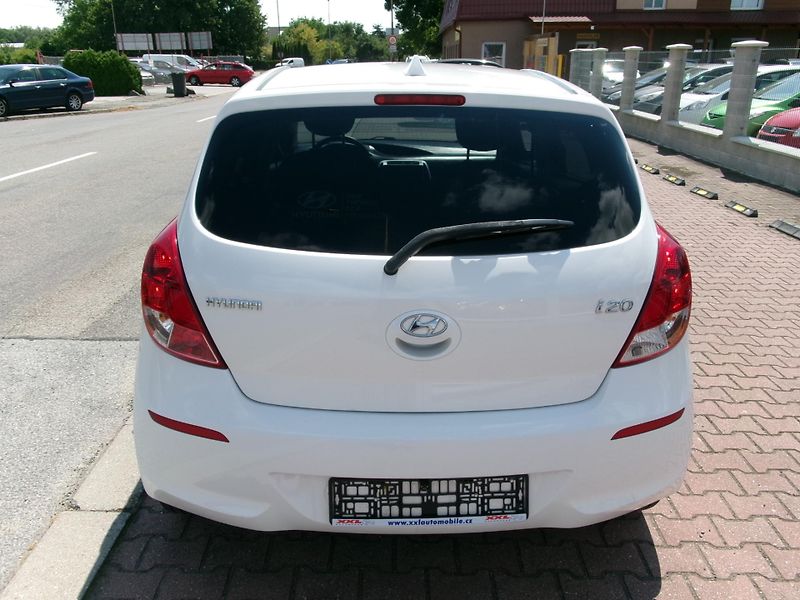 Hyundai i20 (2014) 1,2i - ZADÁNO - fotka 5 z 25