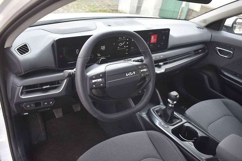 Kia K4 je nepochybně přitažlivý vůz.