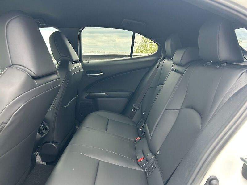 Lexus UX 300h 300h 2.0L HEV F SPORT DESIGN - fotka 9 z 10