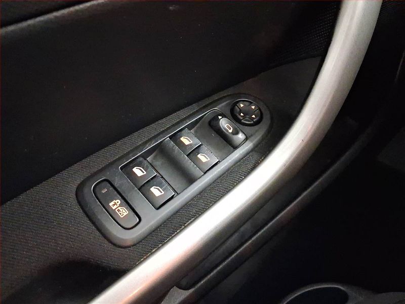 Peugeot 308 (2010) 1.6 HDi, po STK, Tažné - fotka 15 z 20