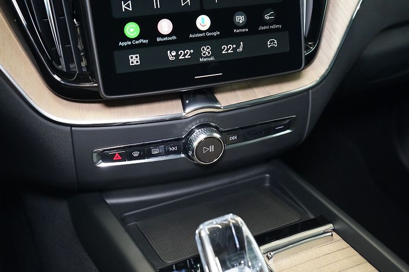 Volvo XC60 B5 AWD PLUS Dark LCI, H/K, LED - fotka 37 z 48