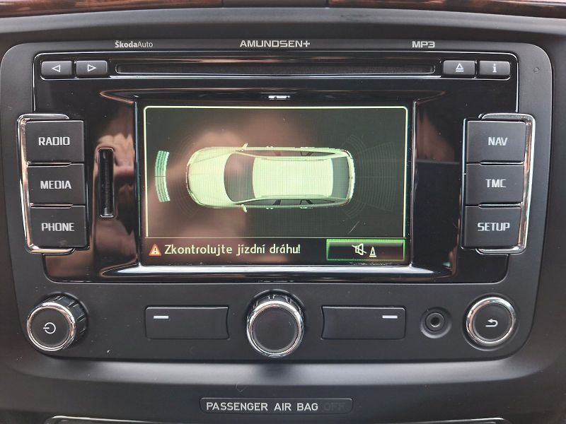 Škoda Superb (2012) Combi Elegance 2,0TDi 125kW DS - fotka 21 z 33