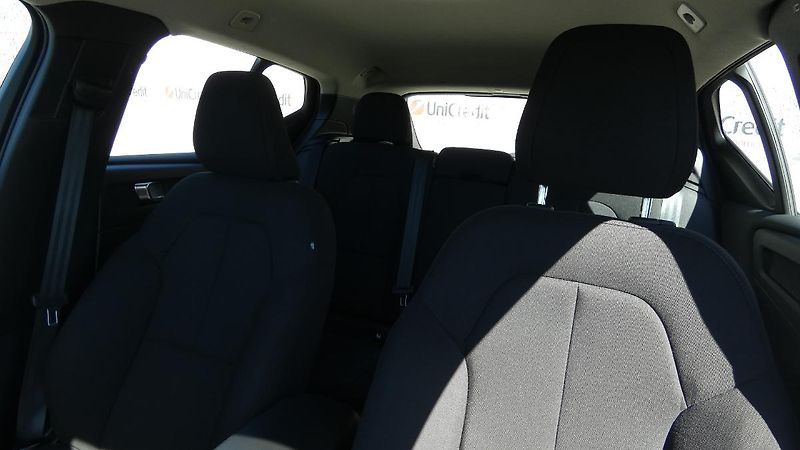 Volvo XC40 T2 FWD Momentum Core - fotka 7 z 21