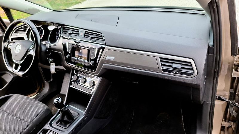 Volkswagen Touran 1.4TSI 7míst servisní historie - fotka 25 z 50