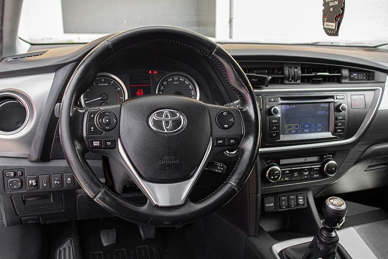 Toyota Auris - fotka 27 z 29