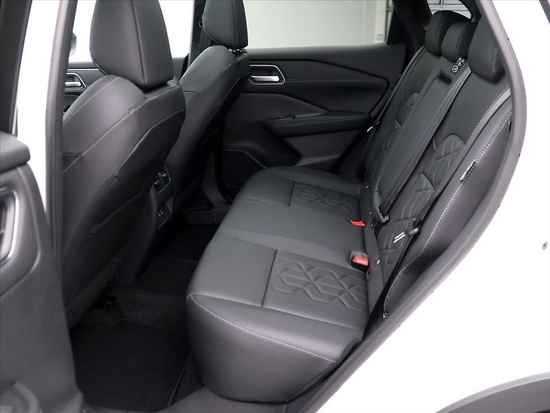 Nissan Qashqai 1,3 DIG-T 116kW Tekna 4WD CZ Z - fotka 15 z 42