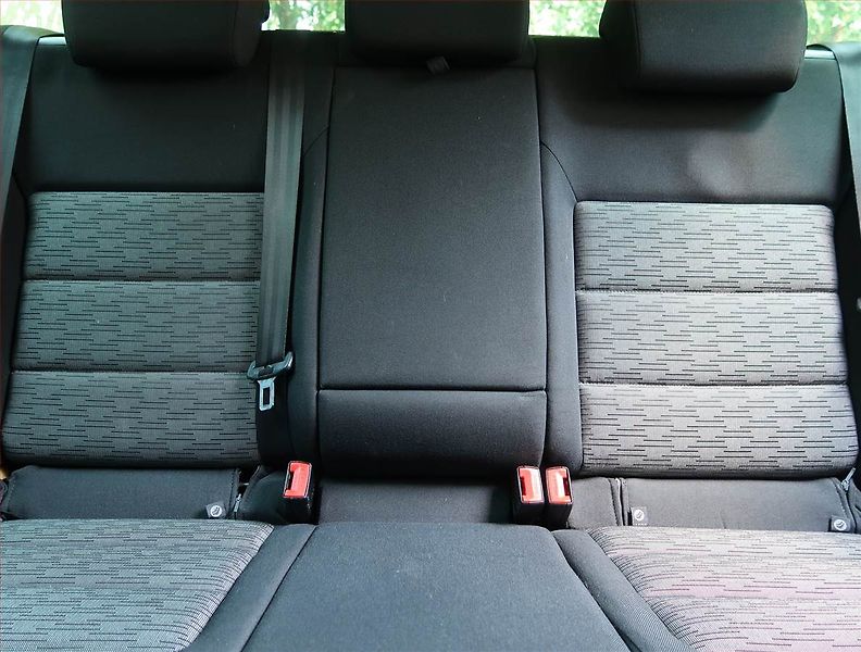 Škoda Octavia (2010) 1.6 TDI, Serv.kniha - fotka 10 z 18