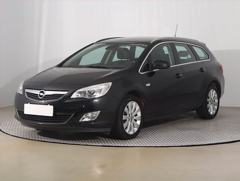Opel Astra (2012) 1.4 T, Serv.kniha, Navi - fotka 2 z 19