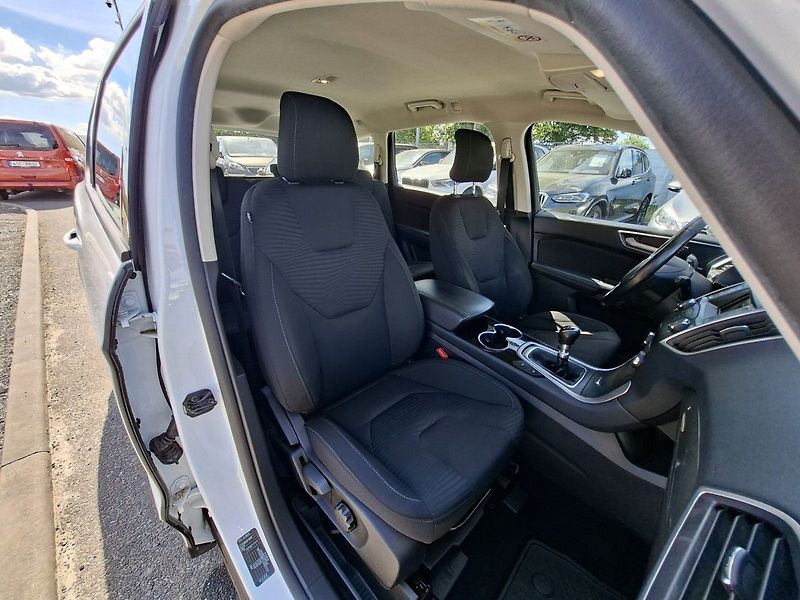 Ford S-MAX 1,5 EcoBoost 160k M6 - fotka 15 z 23