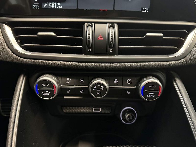 Alfa Romeo Giulia (2026) Quadrifoglio 2.9 V6 BiTurbo 52 - fotka 13 z 26