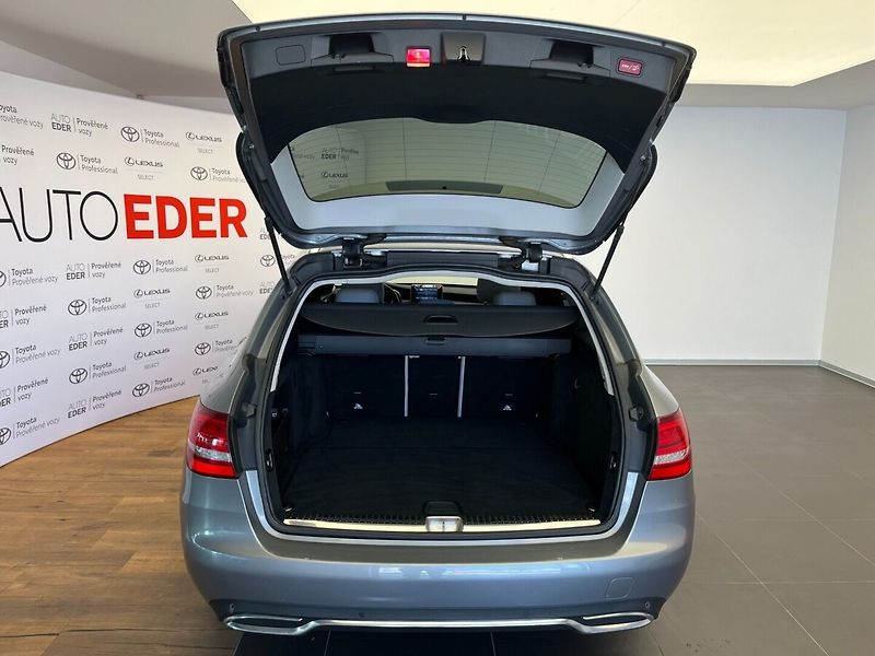 Mercedes-Benz Třídy C C 250 d 4MATIC Avantgarde - fotka 23 z 27