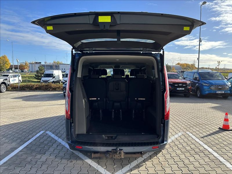 Ford Tourneo Custom 2,0 EcoBlue 136kW Titanium - fotka 10 z 36
