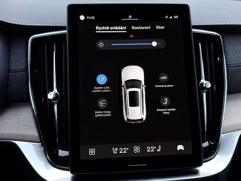 Volvo XC90 T8 AWD // PLUS DARK// PANORAMA - fotka 34 z 53