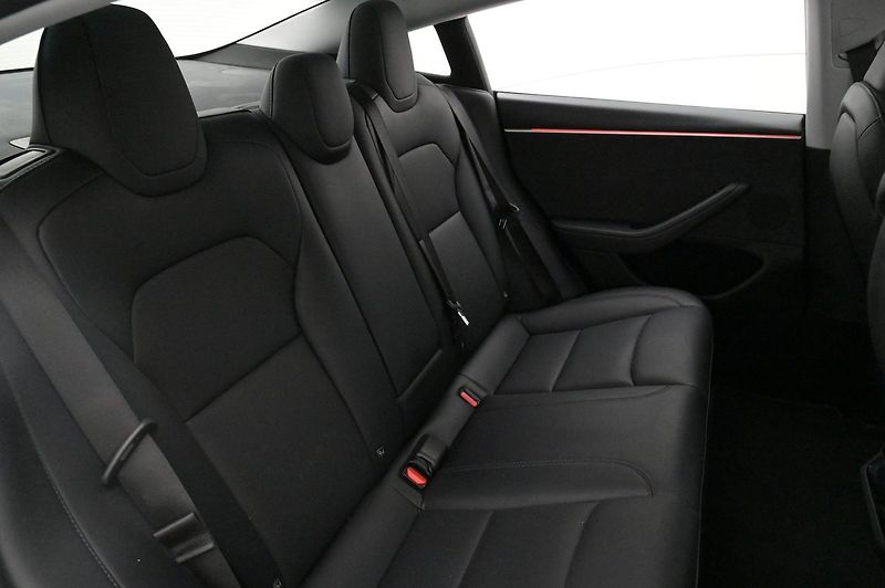 Tesla Model 3 Long Range AWD Highland - fotka 18 z 22