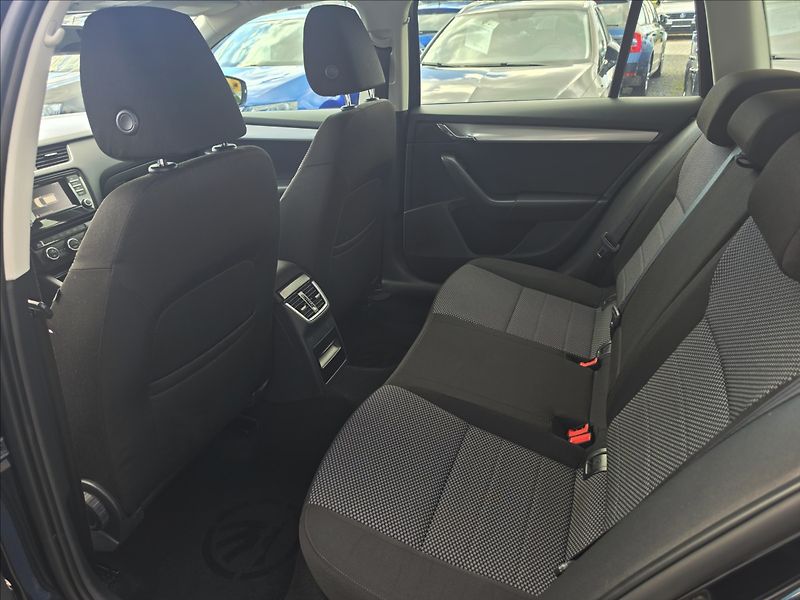 Škoda Octavia 1,6 TDi 4x4 Ambition STK - fotka 25 z 46