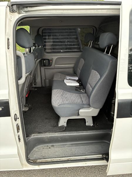 Hyundai H 1 (2016) 3+3 sedadla, prepazka - fotka 9 z 9