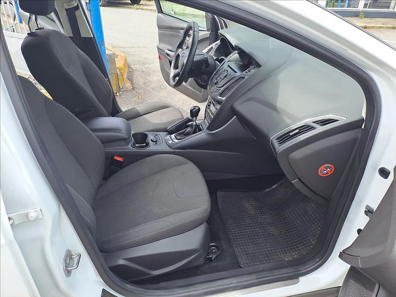 Ford Focus 1,6 ECOBOOST - fotka 8 z 16