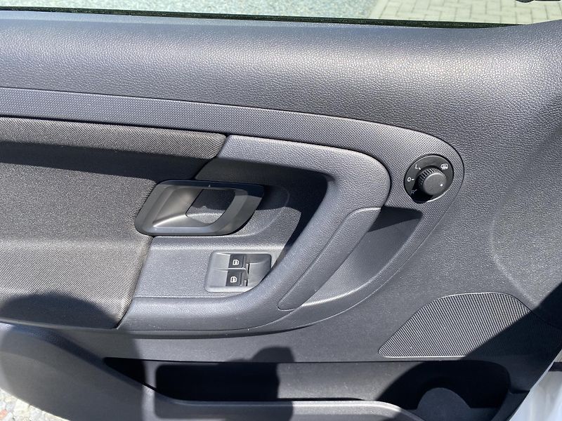 Škoda Fabia 1.2 TSI 63kW-CLIMATRONIC-TAŽNÉ - fotka 15 z 44