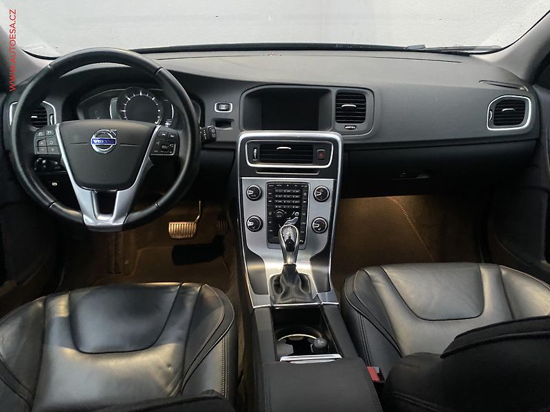 Volvo V60 (2016) 2.0 D4, Ocean Race, AT - fotka 8 z 18