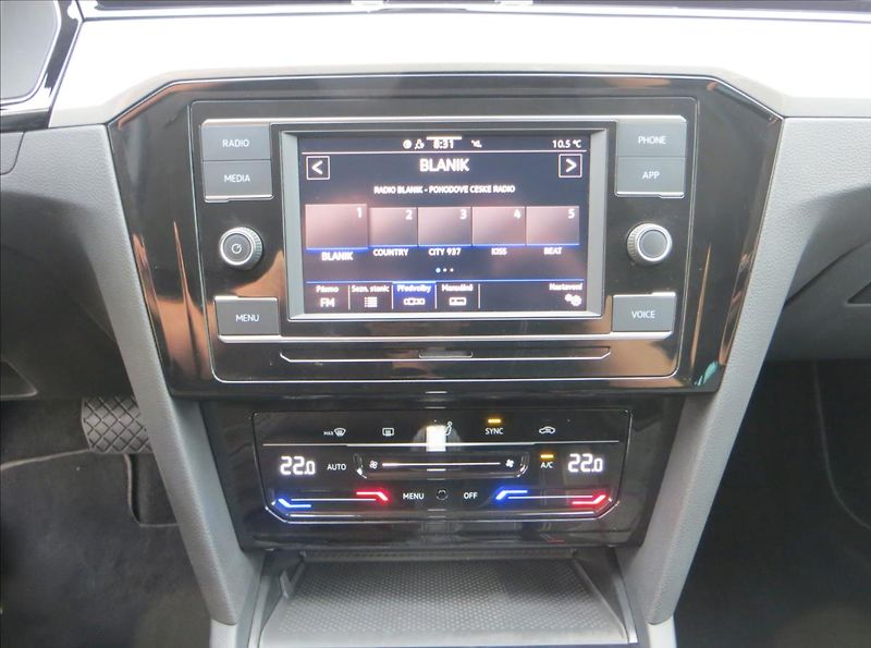 Volkswagen Passat 2,0 TDI 110kW Business DSG ČR - fotka 19 z 28