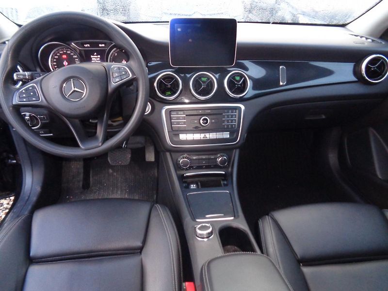 Mercedes-Benz CLA 2,1 - fotka 9 z 13